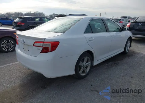 2014 Toyota Camry Se z USA, uszkodzony, nr VIN 4T1BF1FK2EU396689